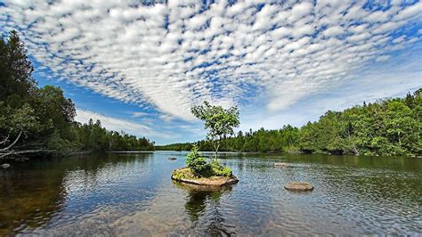 Landscape Photography Meaning: Exploring the Deeper Dimensions of Nature's Beauty